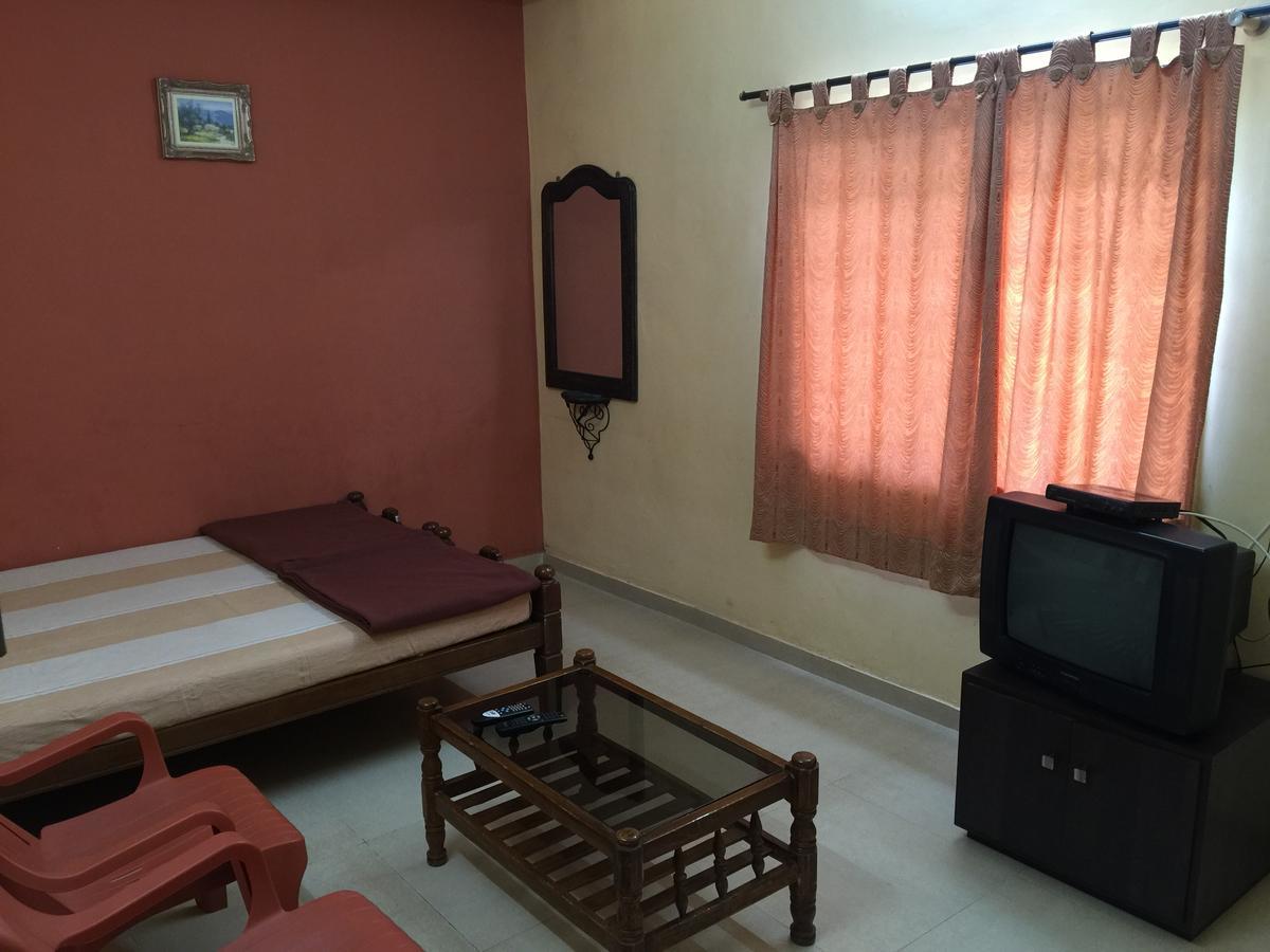 Mtdc Approved Mohiniraj Guest House Nashik Exterior foto